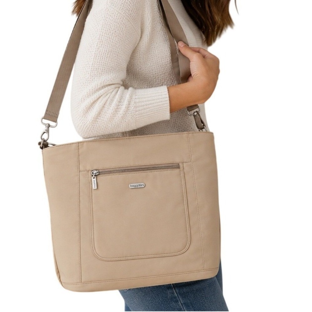 Baggallini Tan Nylon Padded Laptop Sleeve Travel Shoulder Bag‎